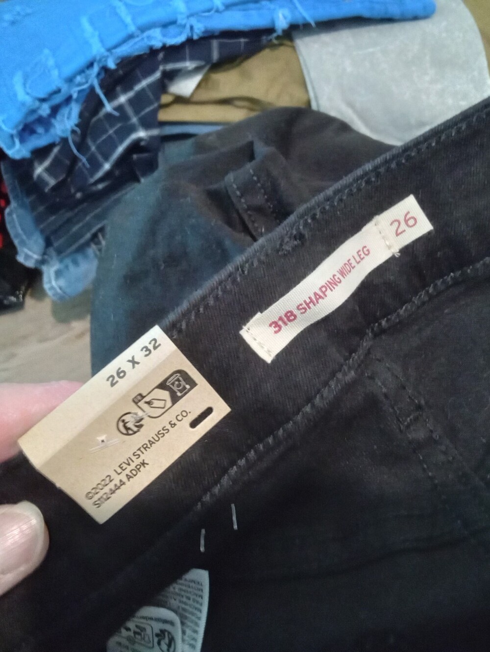 NWT Levi's Black Label 318 Shaping Wide Leg Jeans Sz 26x32 Soft Black Stretch - Picture 8 of 14